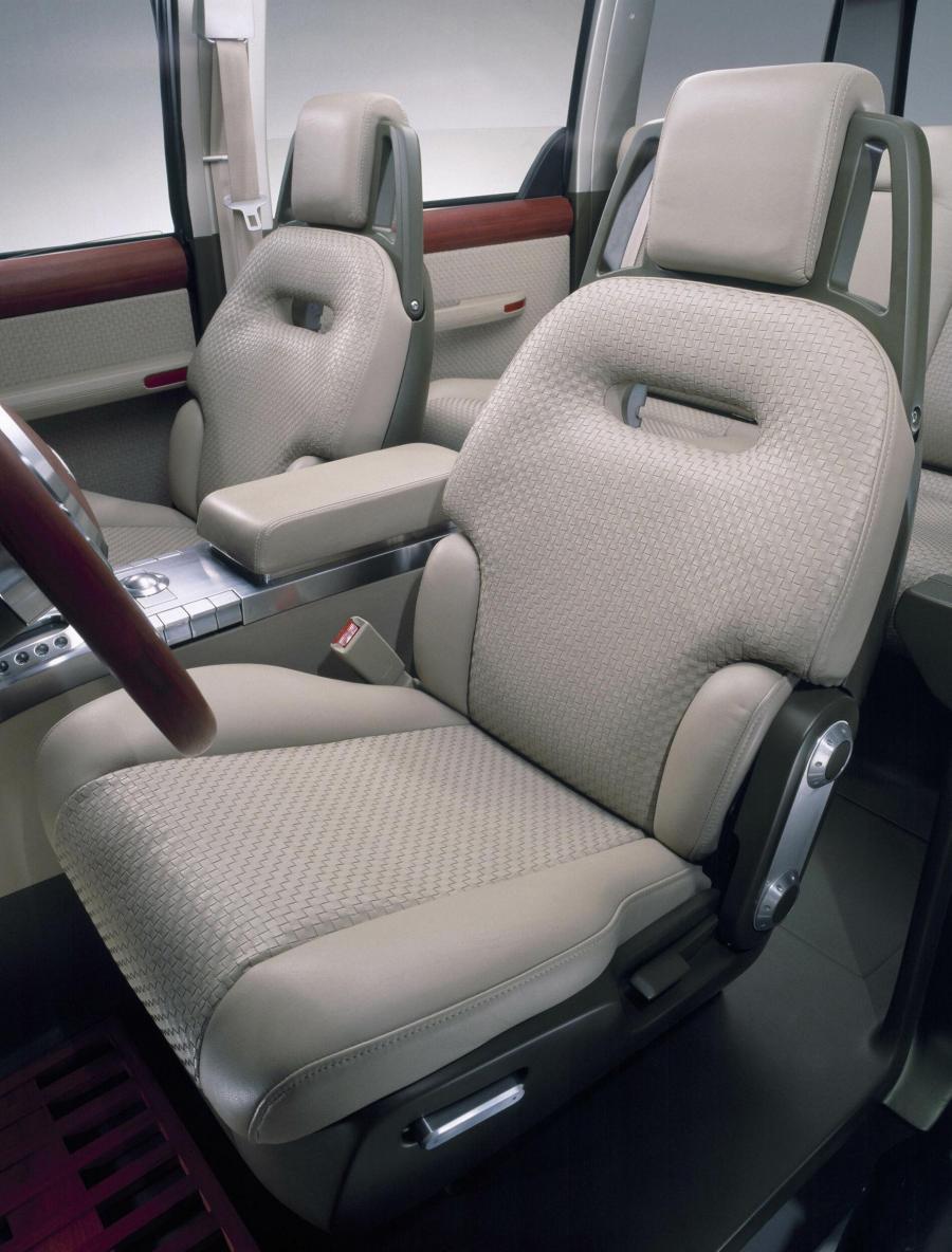  Ford Explorer Sportsman Concept 2001 года  (фото 17 из 30)